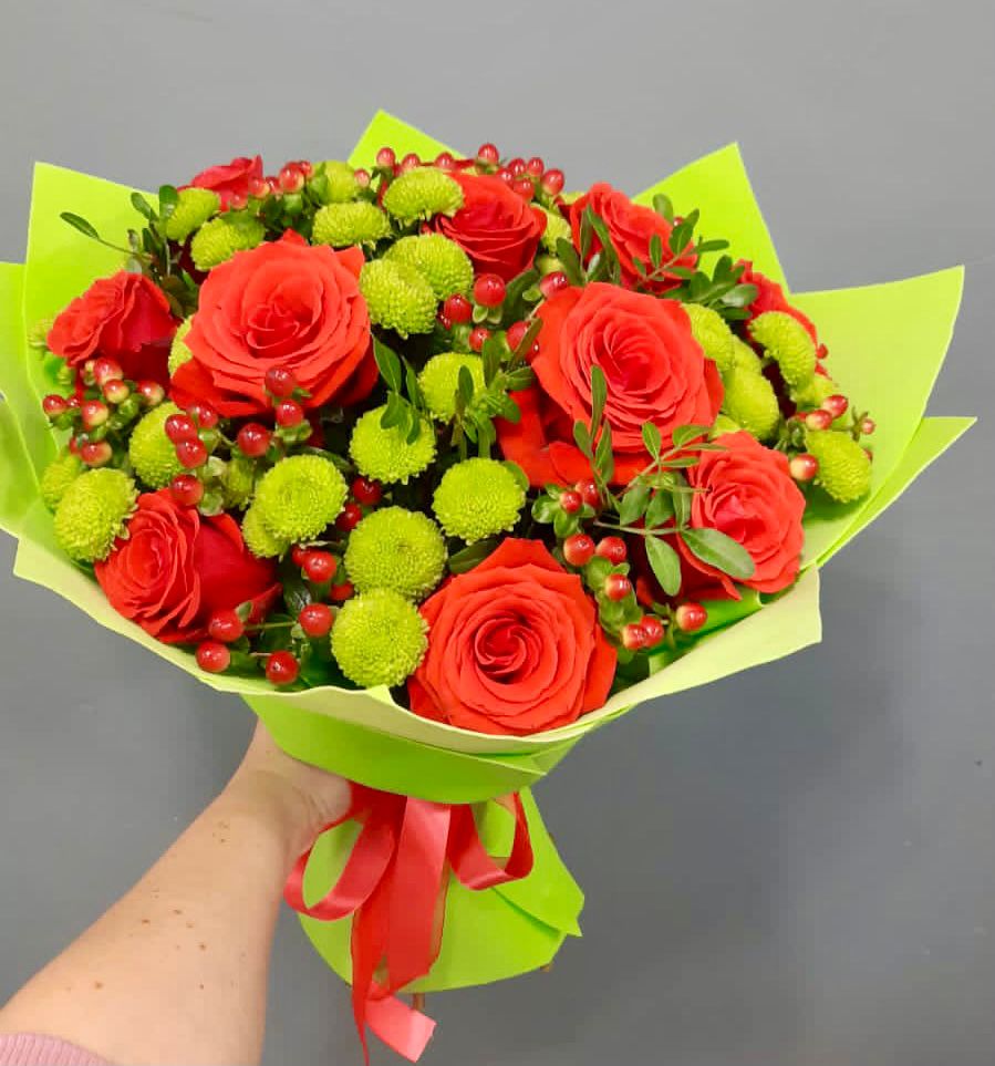 Букет цветов из: Хризантемы и Розы в Атагае