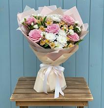 Букет цветов из:  Гвоздики, Орхидеи и Розы в Атагае