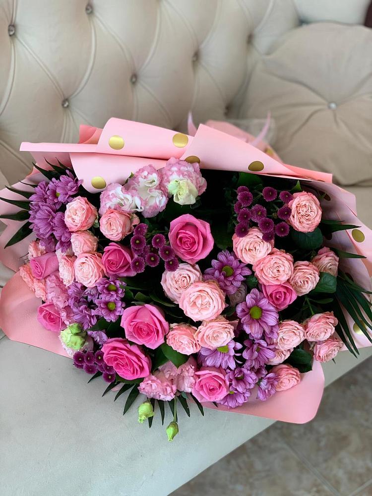 Букет цветов из: Хризантемы, Розы и Лизиантусы в Атагае