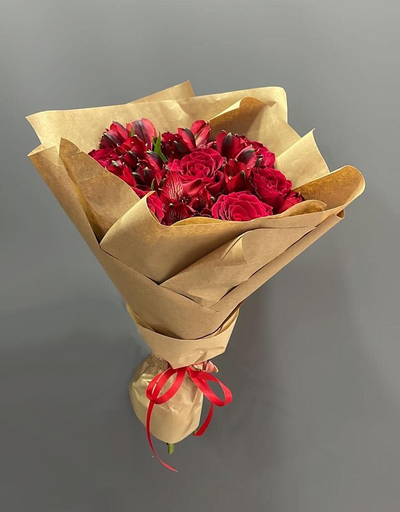 Букет цветов из: Альстромерии и Розы в Атагае