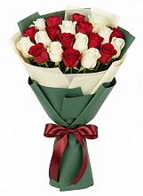 Букет Микс из красных и белых роз в Атагае