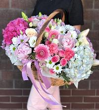 Композиция солнечный день в Атагае Цветочная композиция из Розы, Хризантемы, Пионы и Лизиантусы в корзине в Атагае