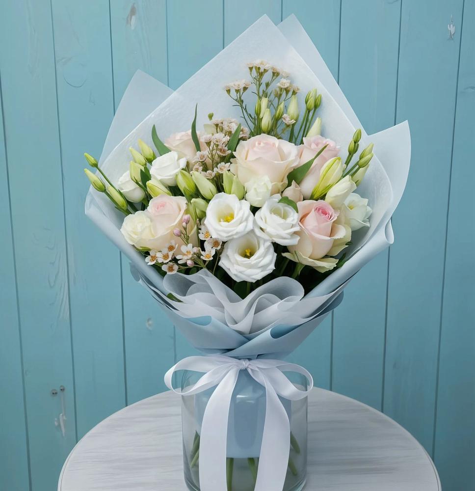 Букет цветов из: Розы и Лизиантусы в Атагае