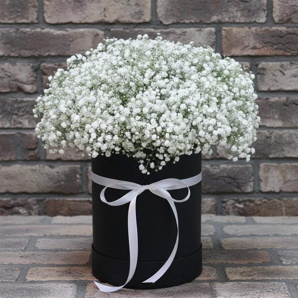 Цветочная композиция из Гипсофила в шляпной коробке в Атагае