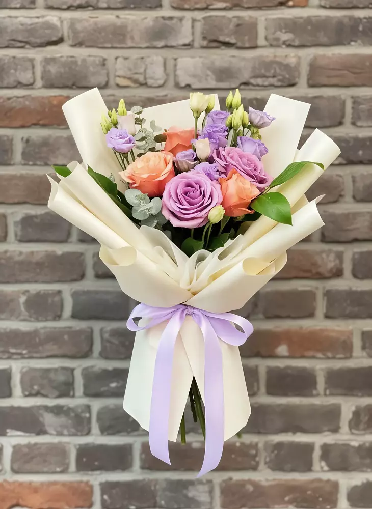 Букет цветов из: Лизиантусы и Розы в Атагае