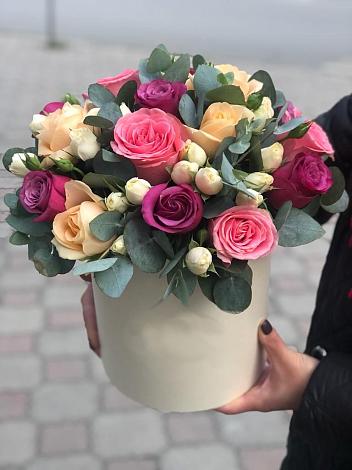 Цветочная композиция из Розы в шляпной коробке в Атагае