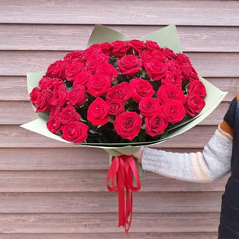 Букет 55 Красных роз Фридом в Атагае