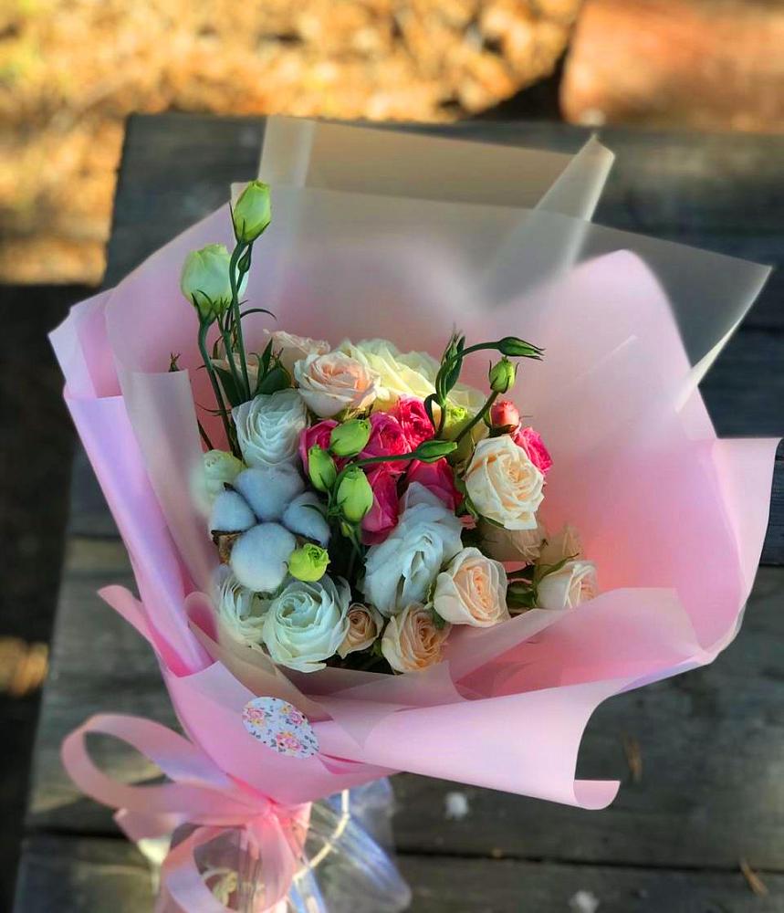 Букет цветов из: Розы и Лизиантусы в Атагае