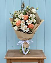 Букет цветов из:  Альстромерии, Лизиантусы, Розы и Хризантемы в Атагае