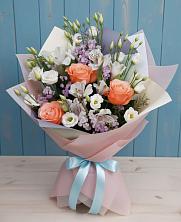 Букет цветов из:  Лизиантусы, Розы, Альстромерии и Гипсофила в Атагае