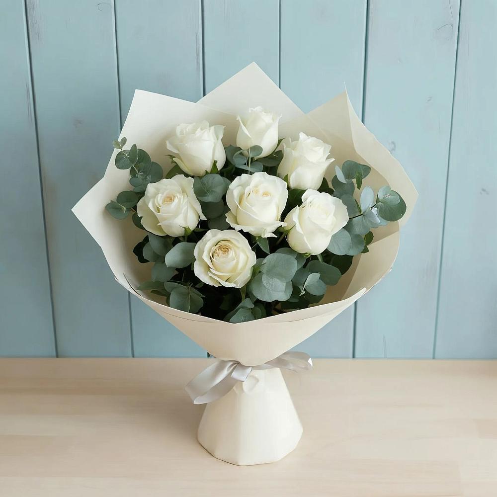 Букет Белые розы в Эвкалипте в Атагае