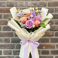 Букет цветов из:  Лизиантусы и Розы в Атагае