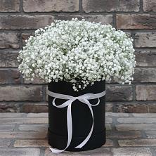 Цветочная композиция из Гипсофила в шляпной коробке в Атагае