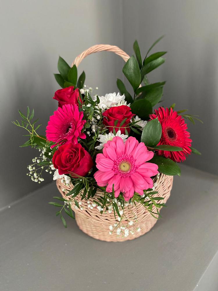 Цветочная композиция из Розы, Хризантемы и Герберы в корзине в Атагае