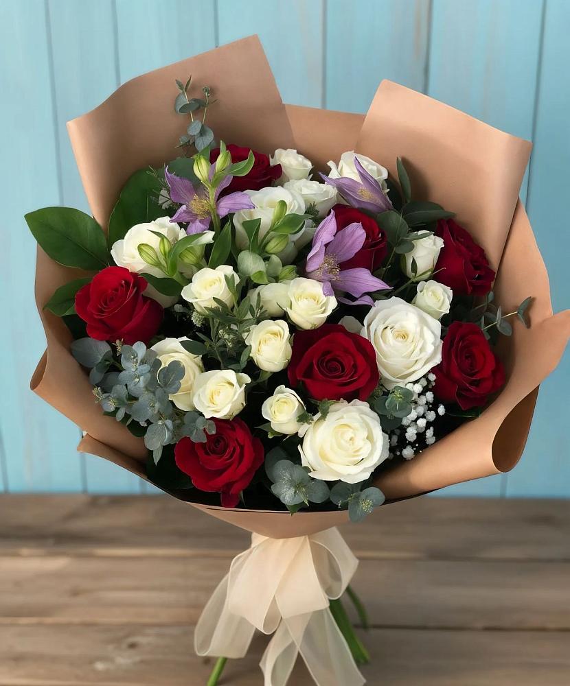 Букет цветов из: Розы и Альстромерии в Атагае